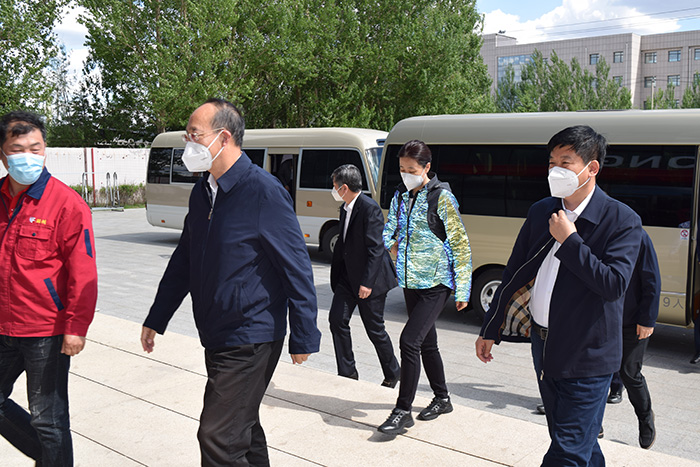 吉林省委常委、常务副省长吴靖平莅临orange橘子平台出产基地督导调研